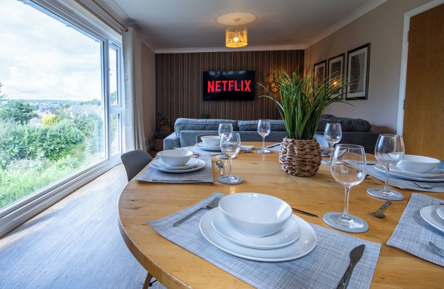 Detached House, Driveway Parking & Amazing Views
