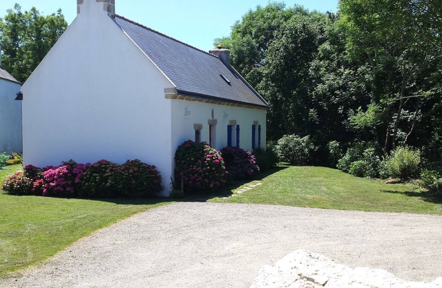 detached house on garden with pool 800 m from the sea