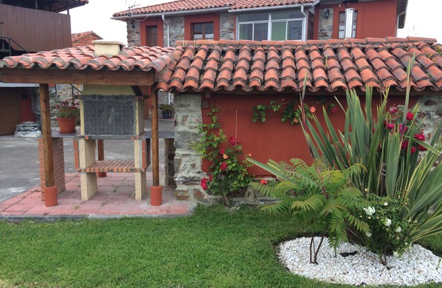 Detached house, parking and farm