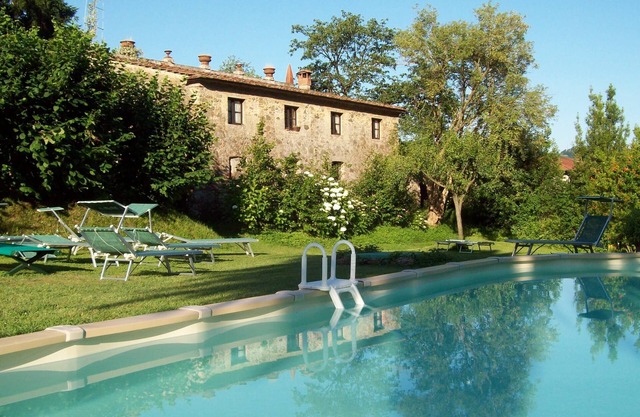 Detached house with swimming pool and private garden in Tuscany between Lucca and the sea