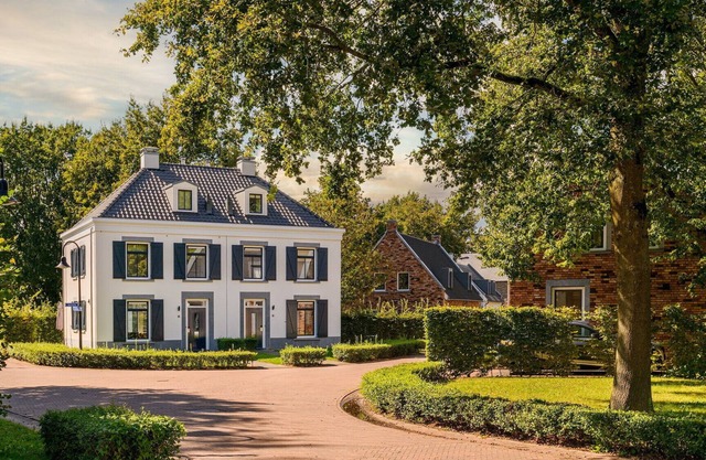 Detached luxe house - 4 bedrooms/2 bathrooms