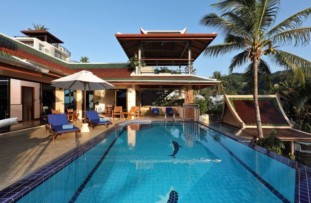 Detached private villa with own infinity pool. Chef, full staff. Ocean views.
