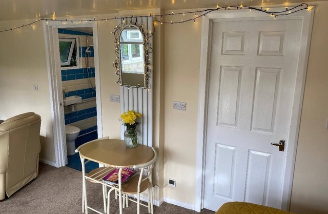 Detached Romantic Studio near Sherwood Forest. Dog and Disabled Friendly