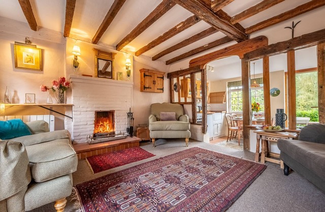 Devine wooden beamed cottage in the heart of England’s best preserved medieval village - Weavers Cot