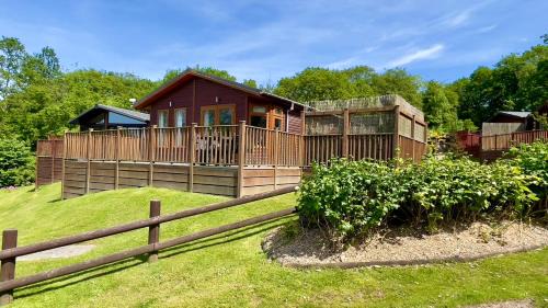 Devon Bliss - Pool View Lodge - Spa Resort in Devon