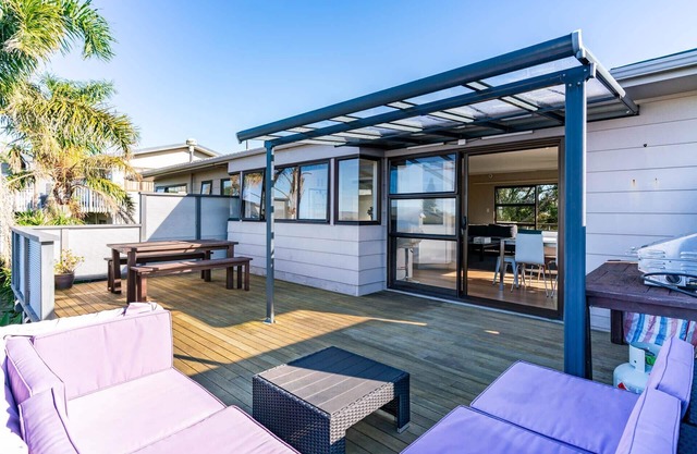 Devon St - Renovated holiday home in handy location to estuary, shops, MAZ, golf course and more