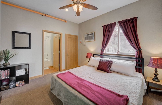 Dewdrop Condo - Spacious Studio For 2 By Beach!