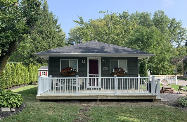 DewDrop Cottage: Walk to the strip! 2 bed 1 bath, sleeps 5