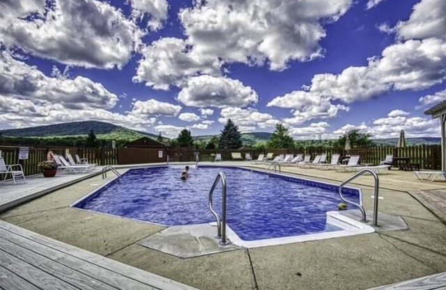 DF109- Awesome Amenities! Pool!