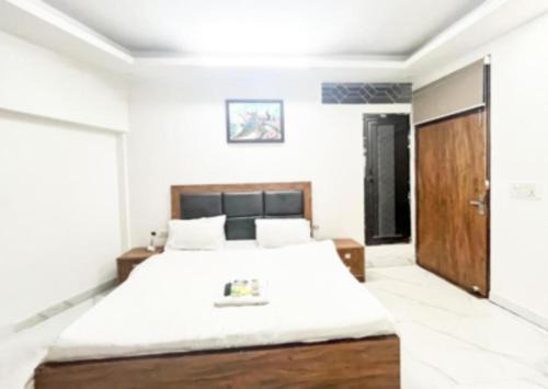 Diamond Home stay - Near Reliance Mart