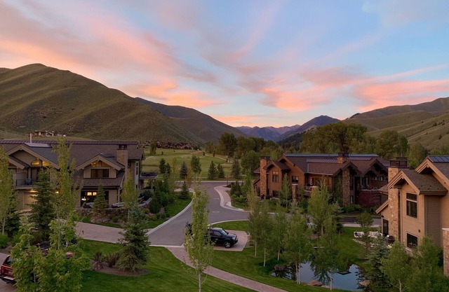 Diamondback Townhome At White Clouds