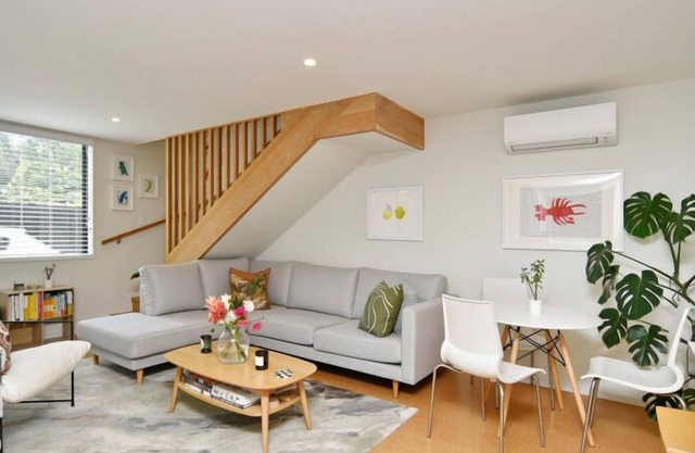 Dickens St-Stylish 2-Bedroom Townhouse - Your Perfect Getaway