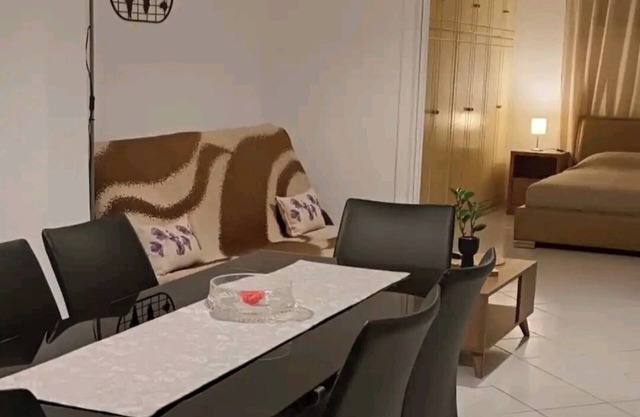 Dimitri's Cosy Home in Nea Ionia with wifi,a/c, kitchen and sunny yard