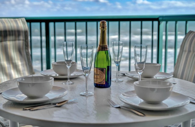 DiMucci Towers 2 BR Direct Oceanfront - Fantastic Balcony- sleeps 6 POOL OPEN