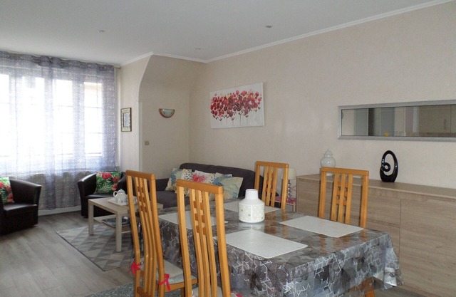 Dinard apartment within walking distance, L'écluse beach, shops, casino, transport