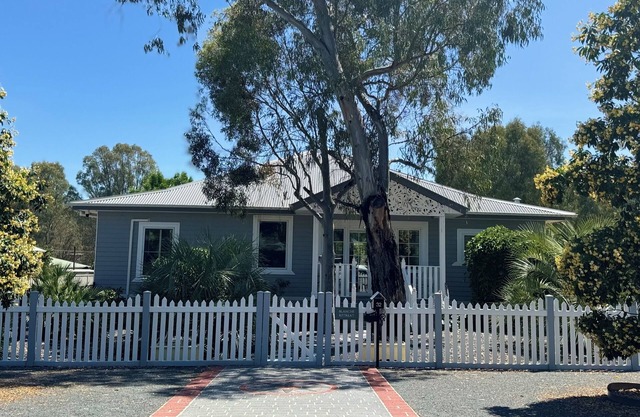 Dine under the vines! A Queensland style oasis in the NE Victorian country