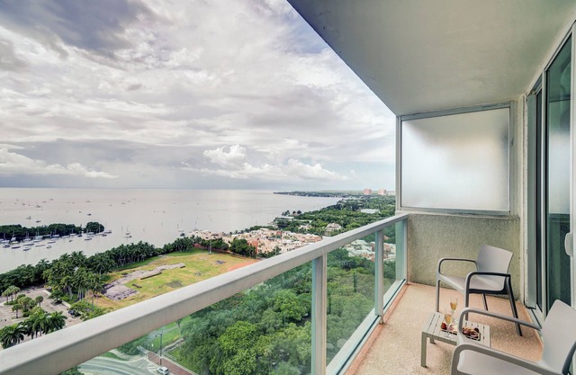 Direct Bayview One Bedroom Condo in Coconut Grove-includes parking