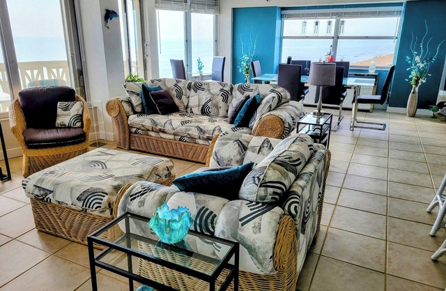 Direct Beach Front Luxury Contemporary Condo-Stunning nPanoramic Ocean Views!
