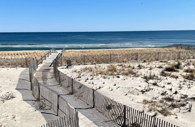 DIRECT OCEANFRONT TOWNHOUSE ON PRIVATE BEACH -MANTOLOKING