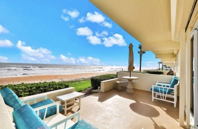 Direct Oceanfront 1/1 king first floor, oceanfront Patio, pool beach steps away.