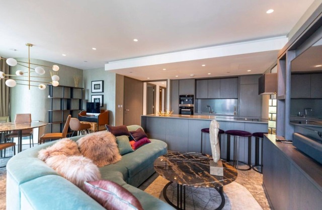 Direct view of Tower Bridge 2-bedroom apartment in wonderful London