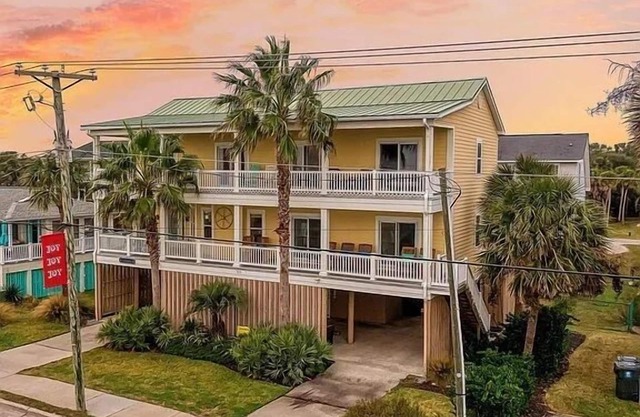 Directly across from Beach! 6 BR, all oceanview, BTH & Heated Swim Spa! Elevator