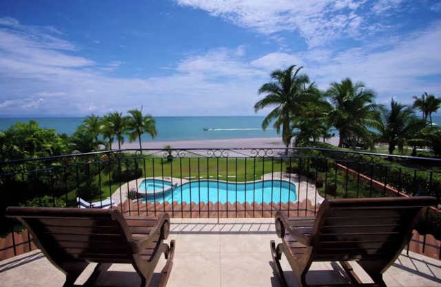 Directly on beach in Buenaventura, huge home with private pool, perfect vacation