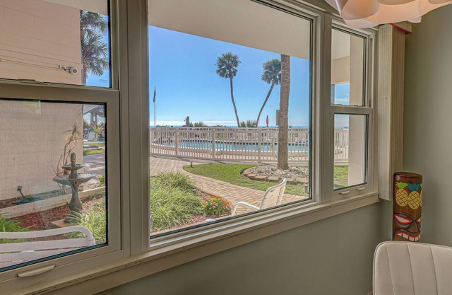 Directly on the Gulf - Unit 6 - 1 Bedroom - Ground Floor - Sleeps 4