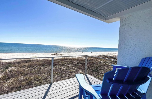 Discounted end of summer rates Pool BEACHFRONT Sleeps 8