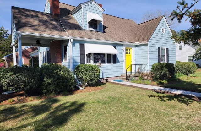 Discover Beaufort's history steps away! Charming Apartment near downtown.