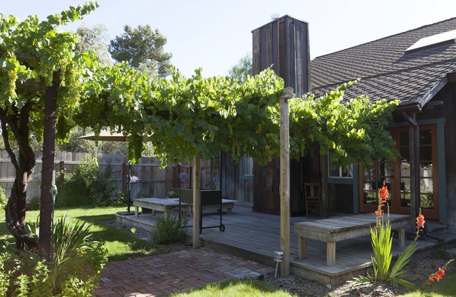 Discover Los Olivos charm, just steps to great restaurants and wine tasting.