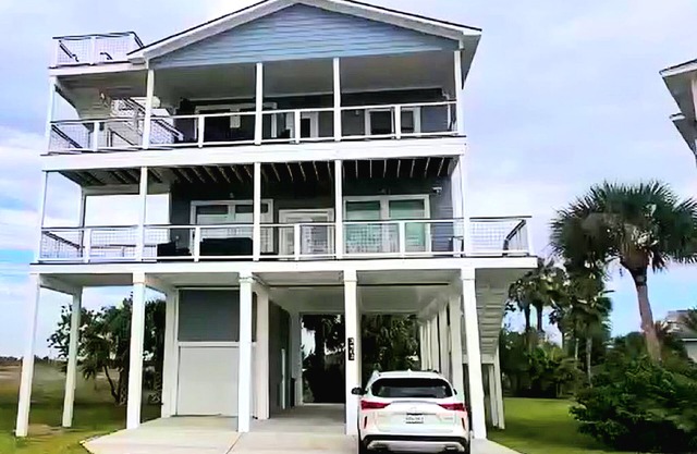 Discover Paradise , Brand New Luxury Home in Pirates Beach, Excellent reviews !