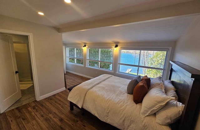Discover the Allure of Cottage Living at Farren Lake House