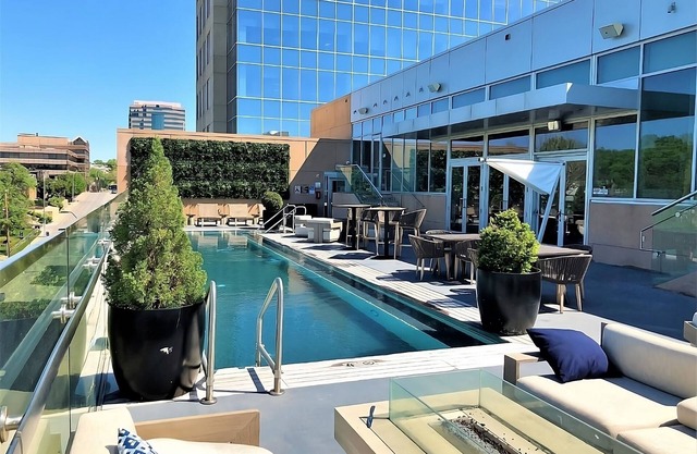 Discover Union Station! 2 Family-friendly Units, Live Music Performance