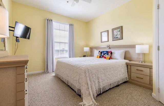 Disney, Universal, Seaworld, Orlando,MCO Airport. No resort, parking, wi-fi fee