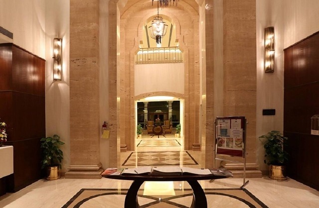 DLF Club 5