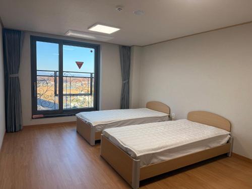 DMZ Hotel & Tour Guide