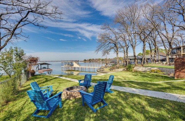 Dock & Fire Pit: Lakefront Gun Barrel City Getaway