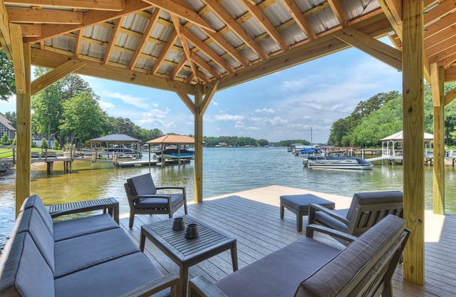 Dock Holiday by AvantStay | Custom Home + New Dock