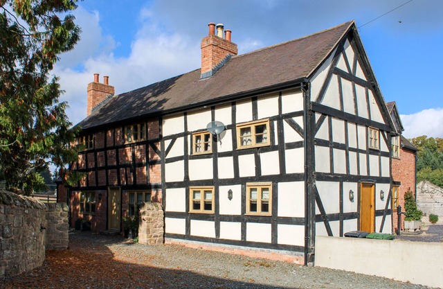 Dog and Family-Friendly Self-Catering Farmhouse on Working Farm