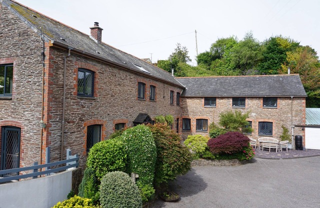 Dog friendly 2 bed barn - walking distance to Slapton Sands Beach & Slapton Ley