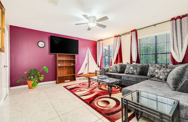 Dog-friendly apartment with central AC & washer/dryer - snowbirds welcome