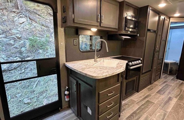 Dog-friendly Buffalo Bill Lodge on Coal Creek