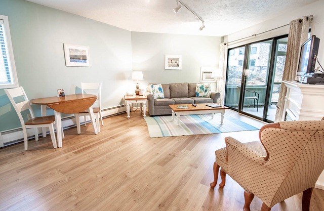 Dog Friendly | Downtown Charlevoix Condo | Indoor/Outdoor Pool | Jacuzzi Tub