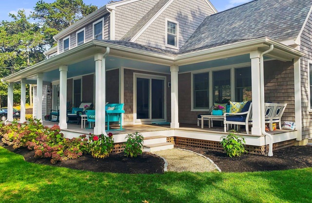 Dog Friendly! Half mile to Hardings Beach, newly updated, modern coastal chic, great outdoor space