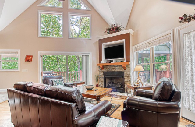 Dog-friendly house w/private hot tub, gas fireplace, game room, & much more