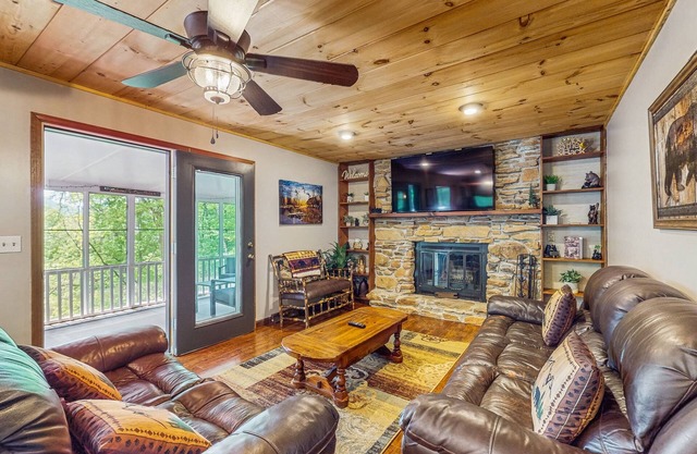 Dog-friendly house with a brand-new hot tub & stunning mountain views