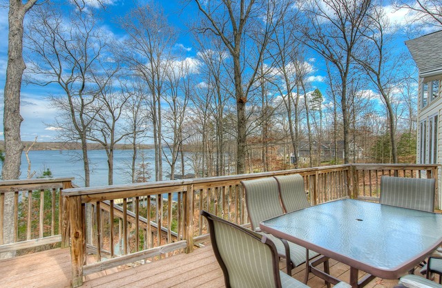 Dog-friendly, lakefront vacation home w/a boat house, kayaks, & paddleboards