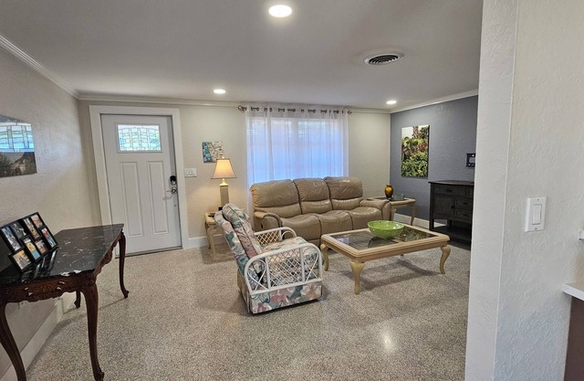 Dog friendly - Private Golden Beach access