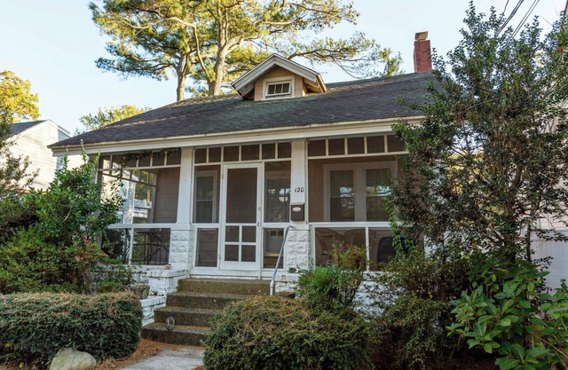 Dog-Friendly Rehoboth Beach Cottage—1.5 Blocks to Beach & Boardwalk!